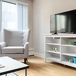 Bold Downtown Montreal Suites By Sonder